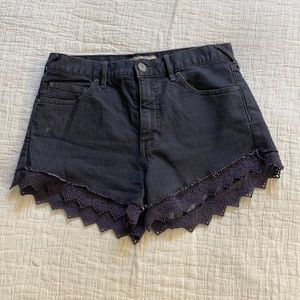 Dark denim short with lace detail
